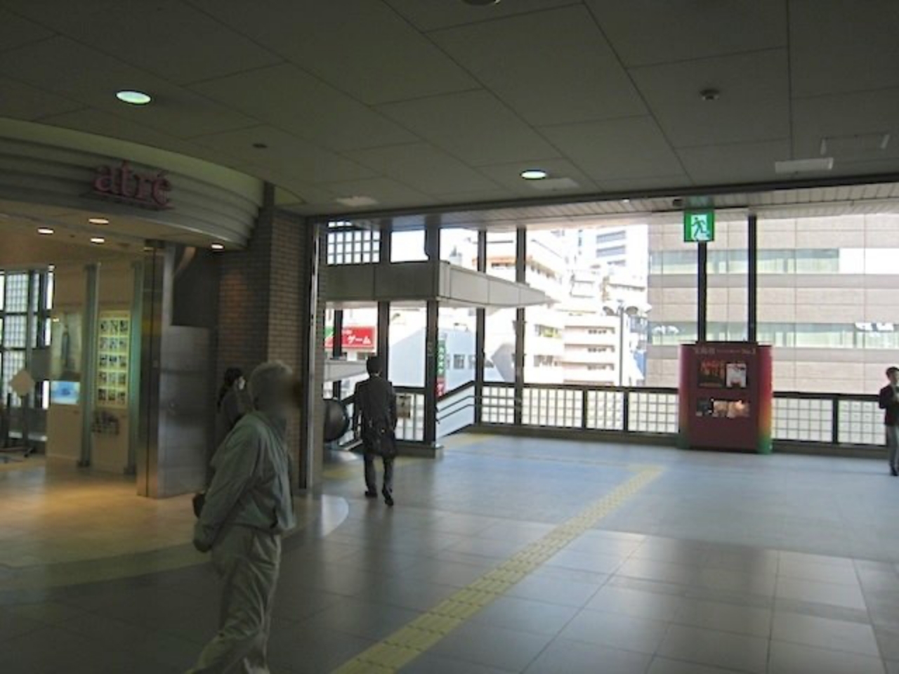 東口アトレ3階入口